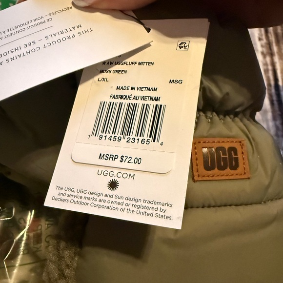 NWT UGG Women's UGGFluff Mittens - Picture 2 of 3